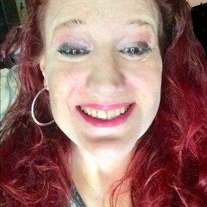 Meet your Posher, Debbie